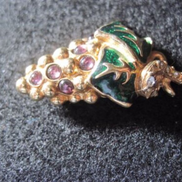 FLASH SALE Swarovski Swan Signed Petite Grape Brooch Purple Crystal/Green Enamel - Picture 2 of 5